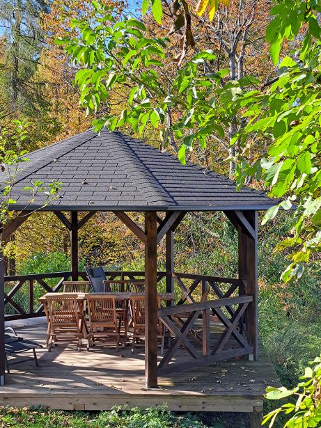 Stimmungsvolles Sitzplaetzchen Im Pavillon