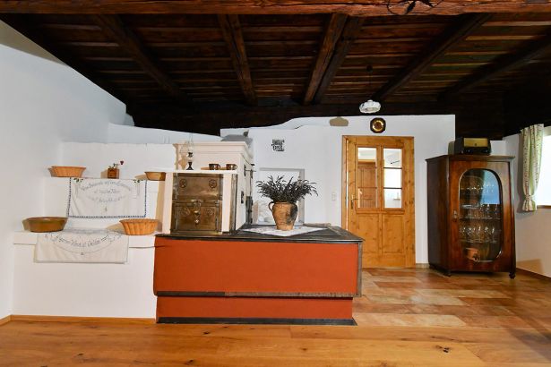 Kauschlerhof Stube Ofen 01